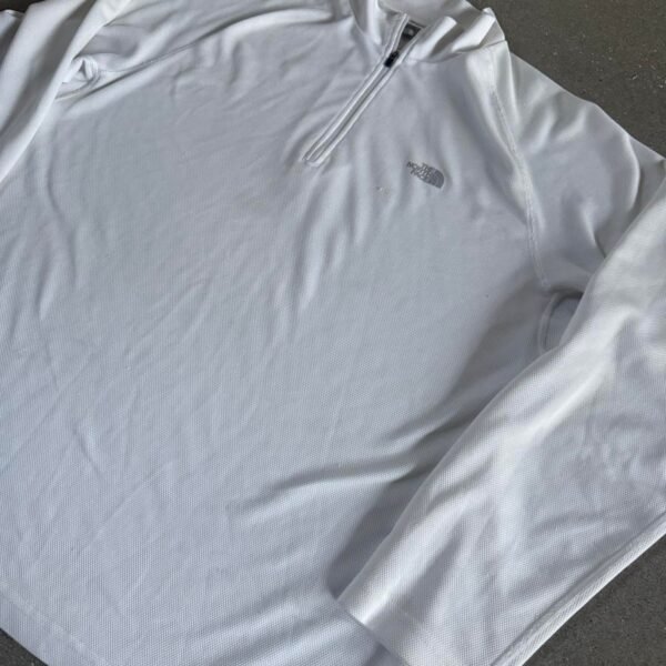 2435-32f56a3f-0163-432c-88fe-3f347413118b-1785909779460-18300085.jpeg The North Face Men's White Sweatshirt