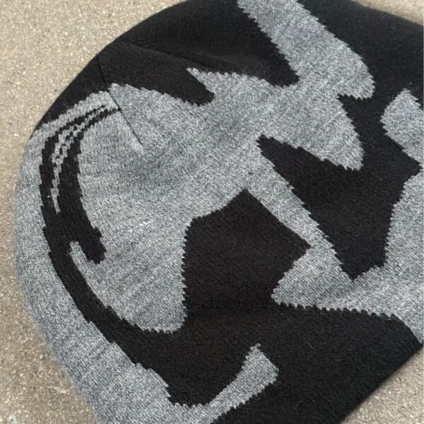 P8-204.jpg BEAMS Heart NWT Abstract Camo Knit Beanie - Black/Grey